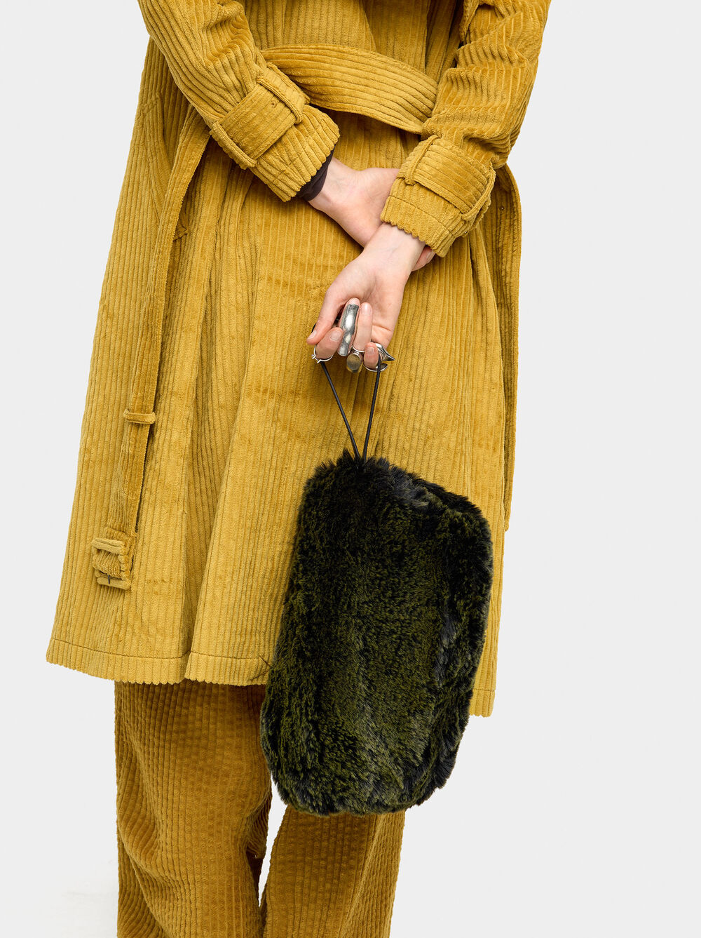 Handbag with fur effect