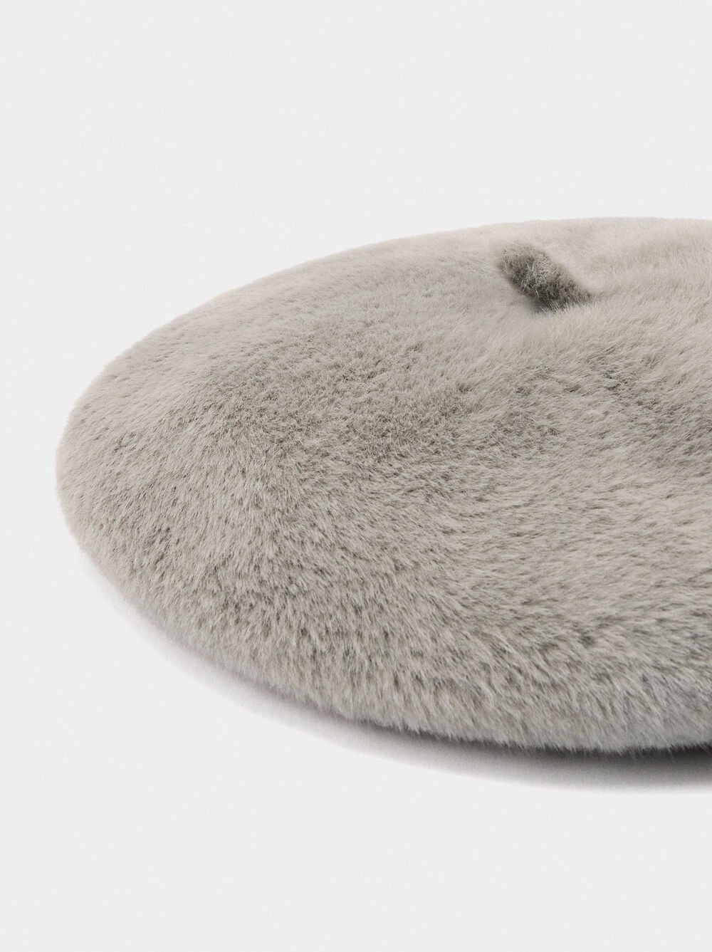 Beret with fur effect