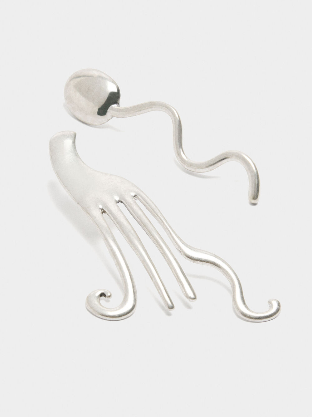 Asymmetrical earrings with fork and spoon