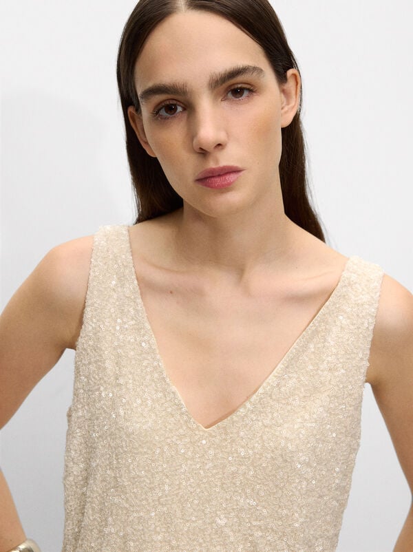 Top with sequins 