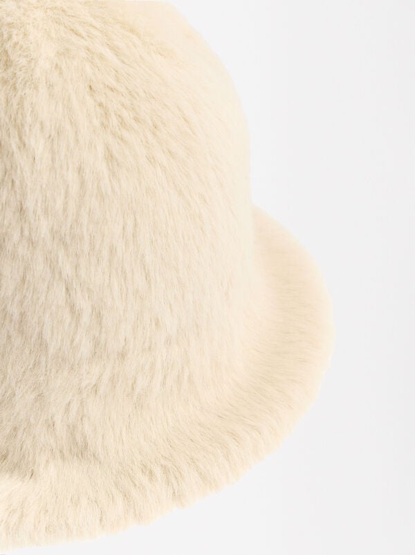 Faux fur bucket hat
