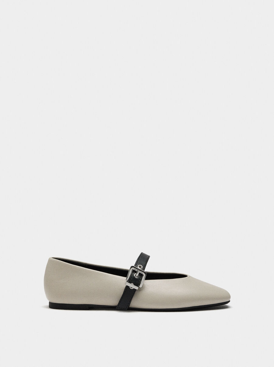 Two-tone ballet flats with strap