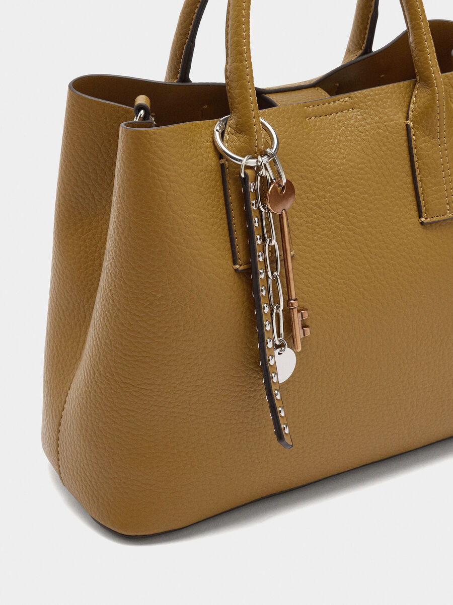 Tote bag with texture