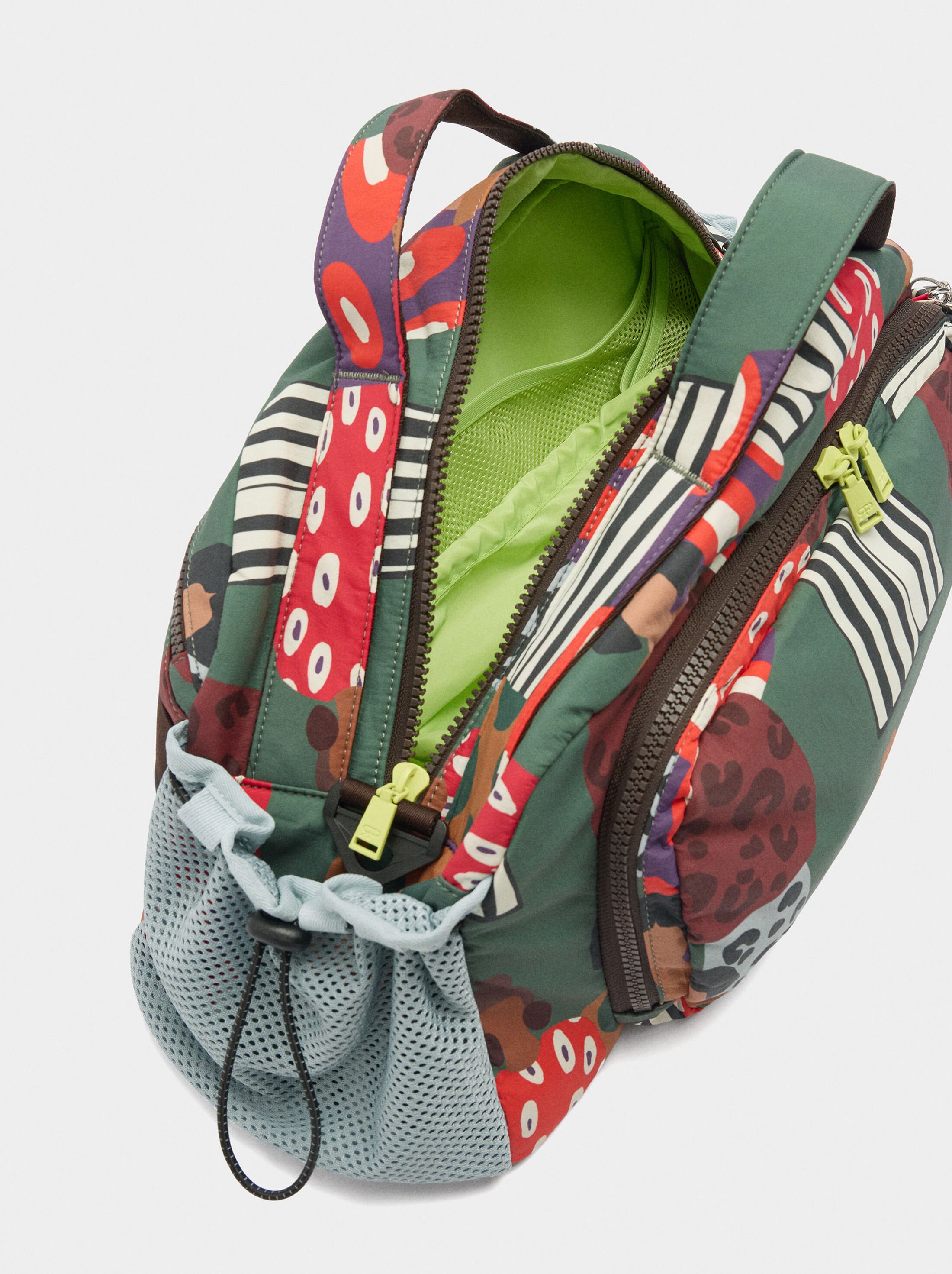 Printed nylon sports bag image number 4.0