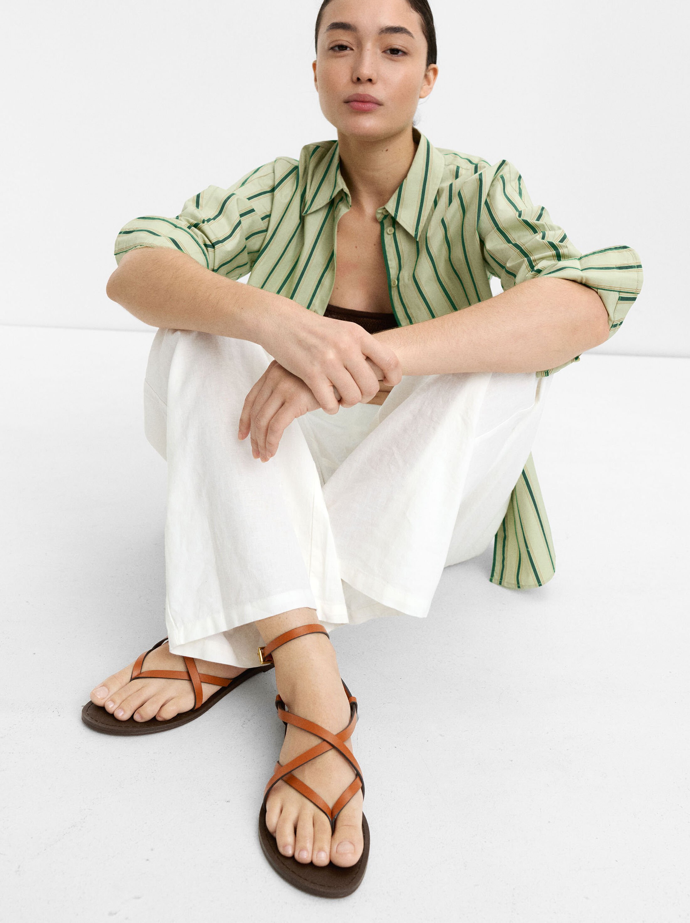 Leather sandals with crossed straps image number 1.0