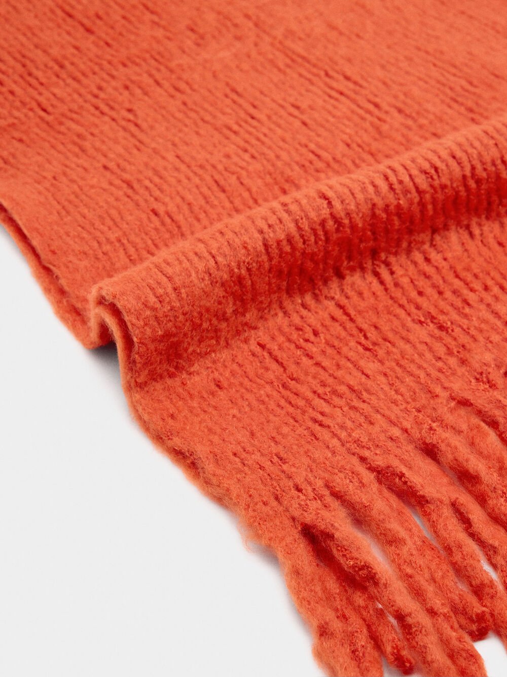 Scarf with fringes