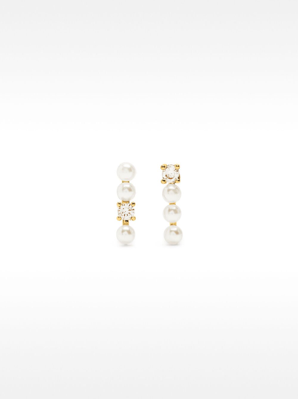 Asymmetrische Ohrringe mit Zirkonia