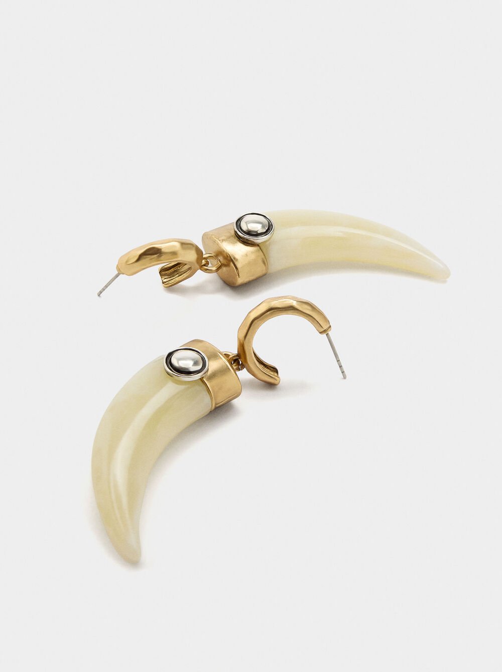 Maxi hoop earrings with horn pendant