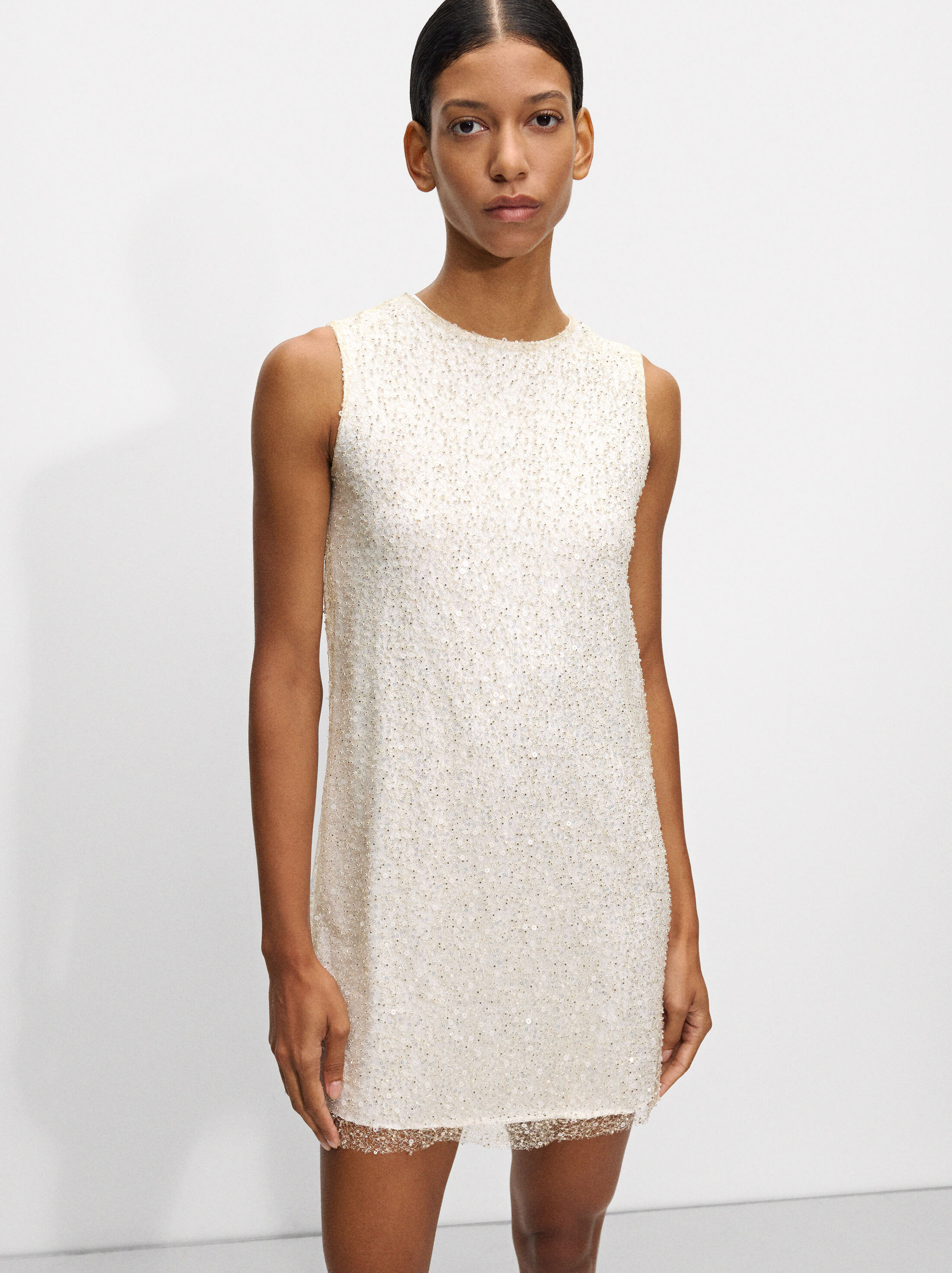 Short dress with sequins and beads image number 0.0