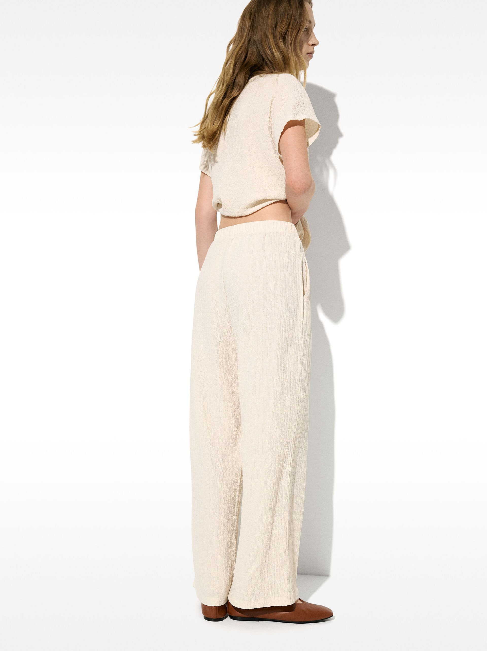 Textured pants with elastic waistband image number 3.0