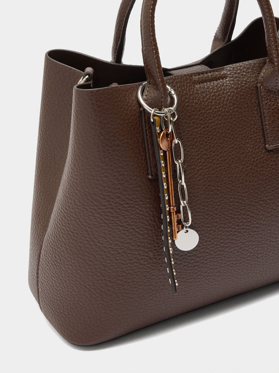 Tote bag with texture