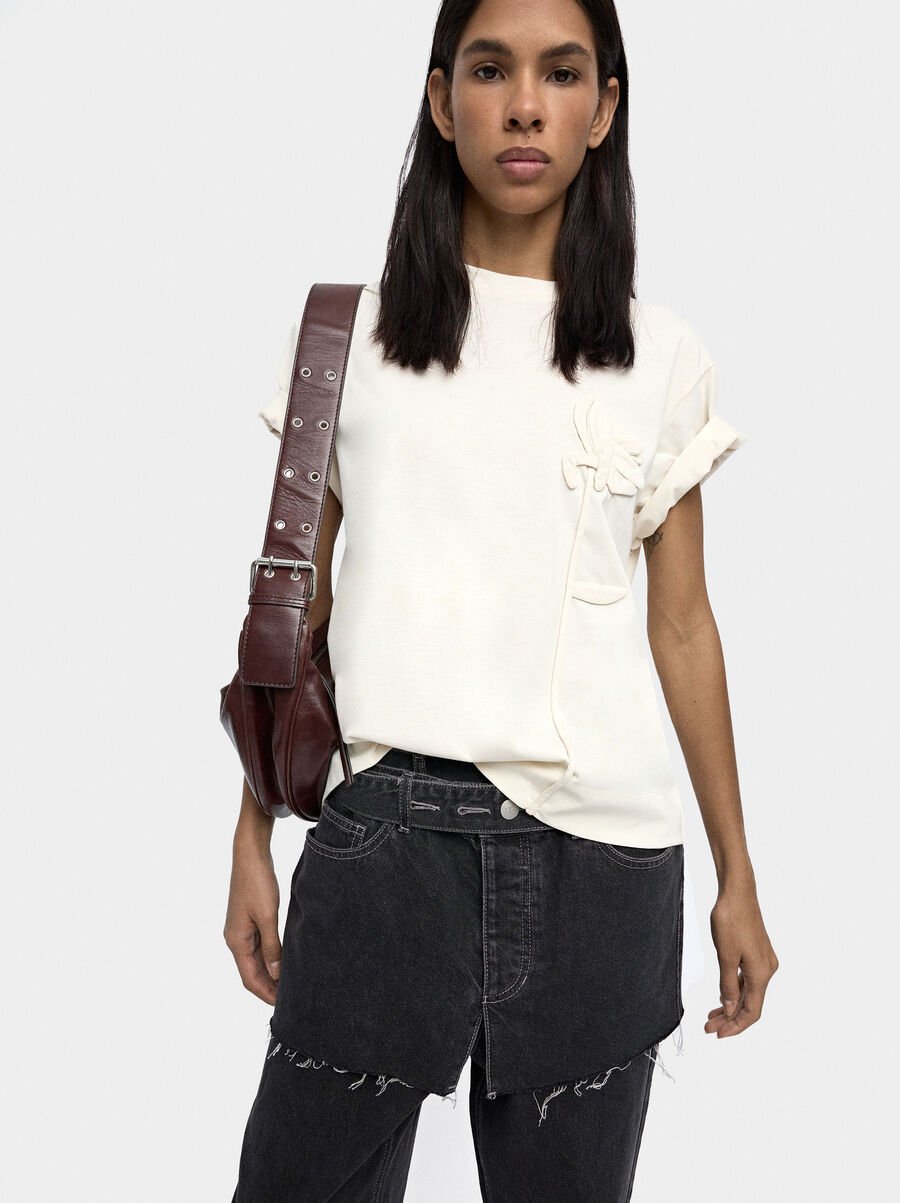 Camiseta de algodón con flor