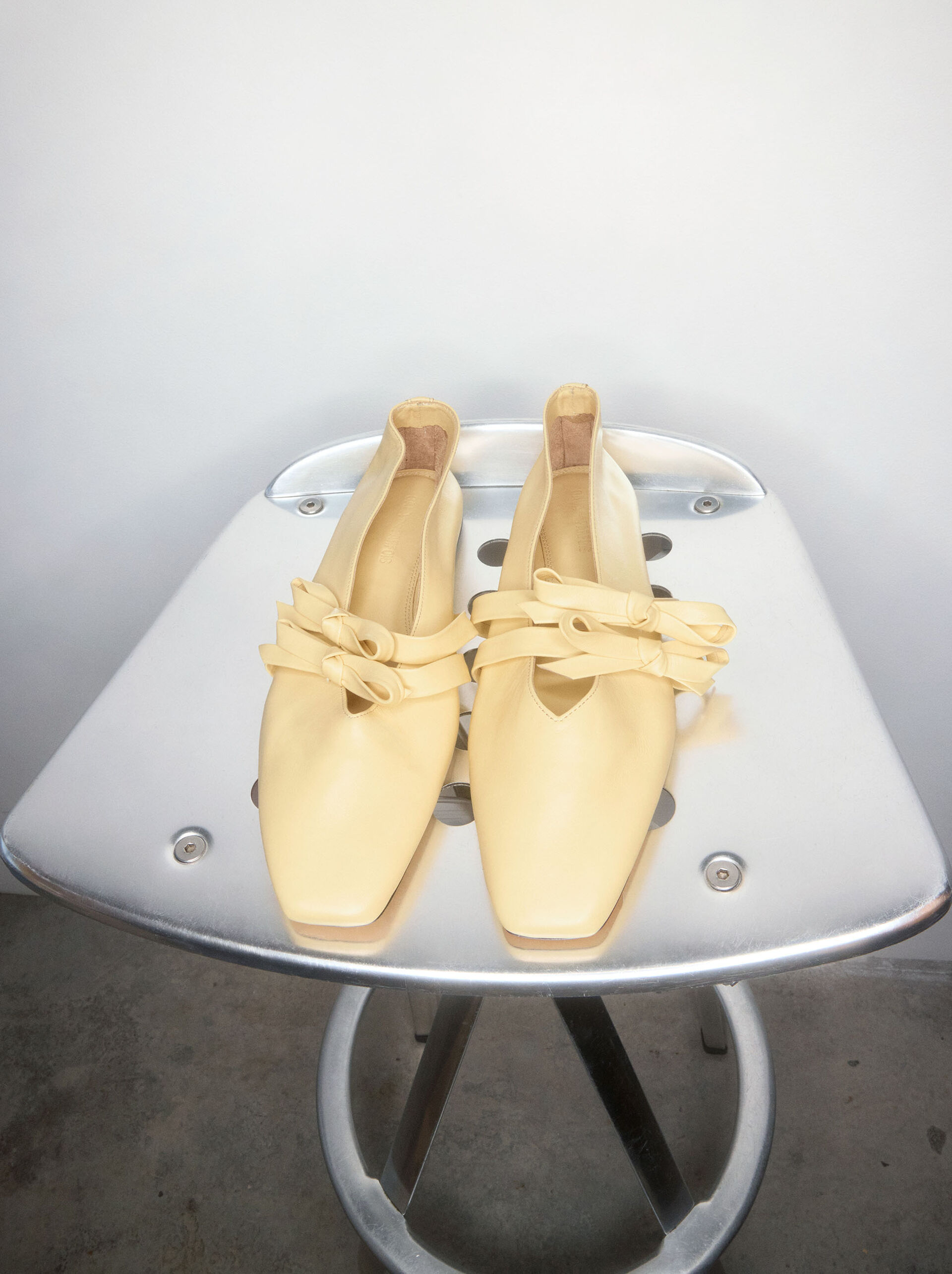 Leather ballet flats with bows image number 0.0