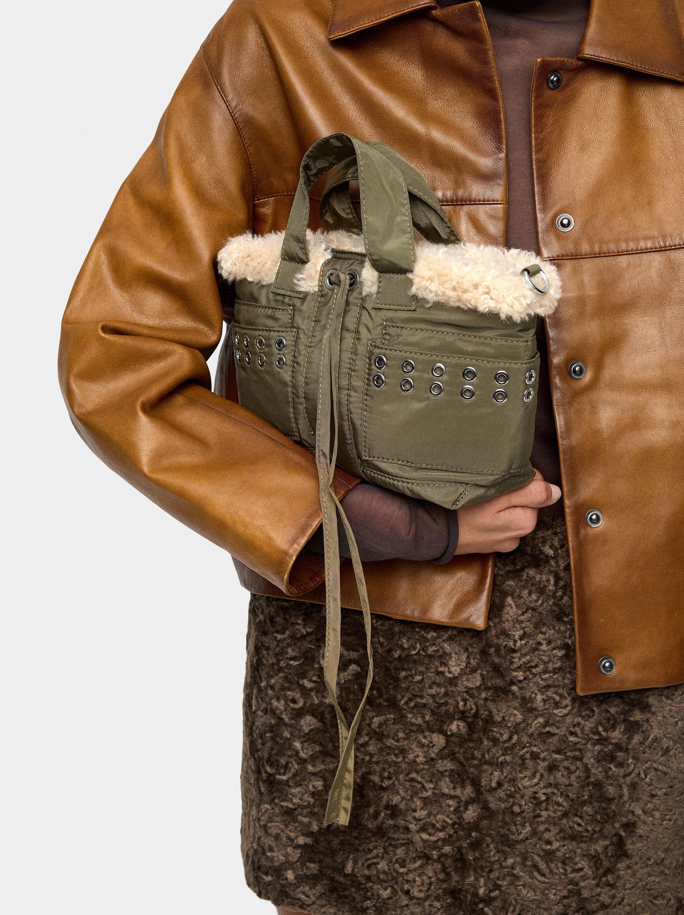 Tote bag of nylon with edge fur effect image number 1.0