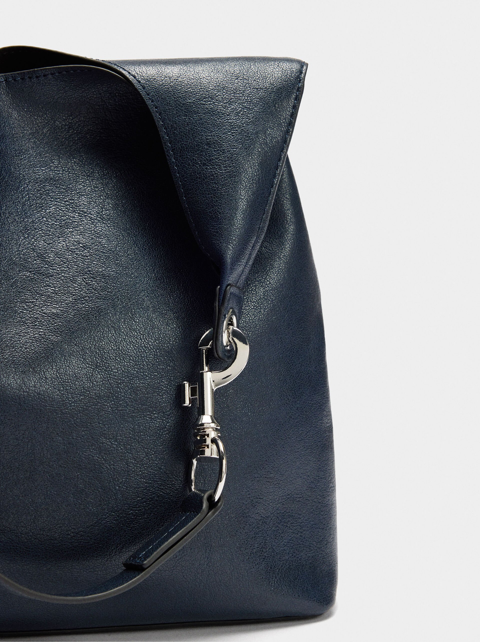 Schultertasche mit Karabiner image number 1.0