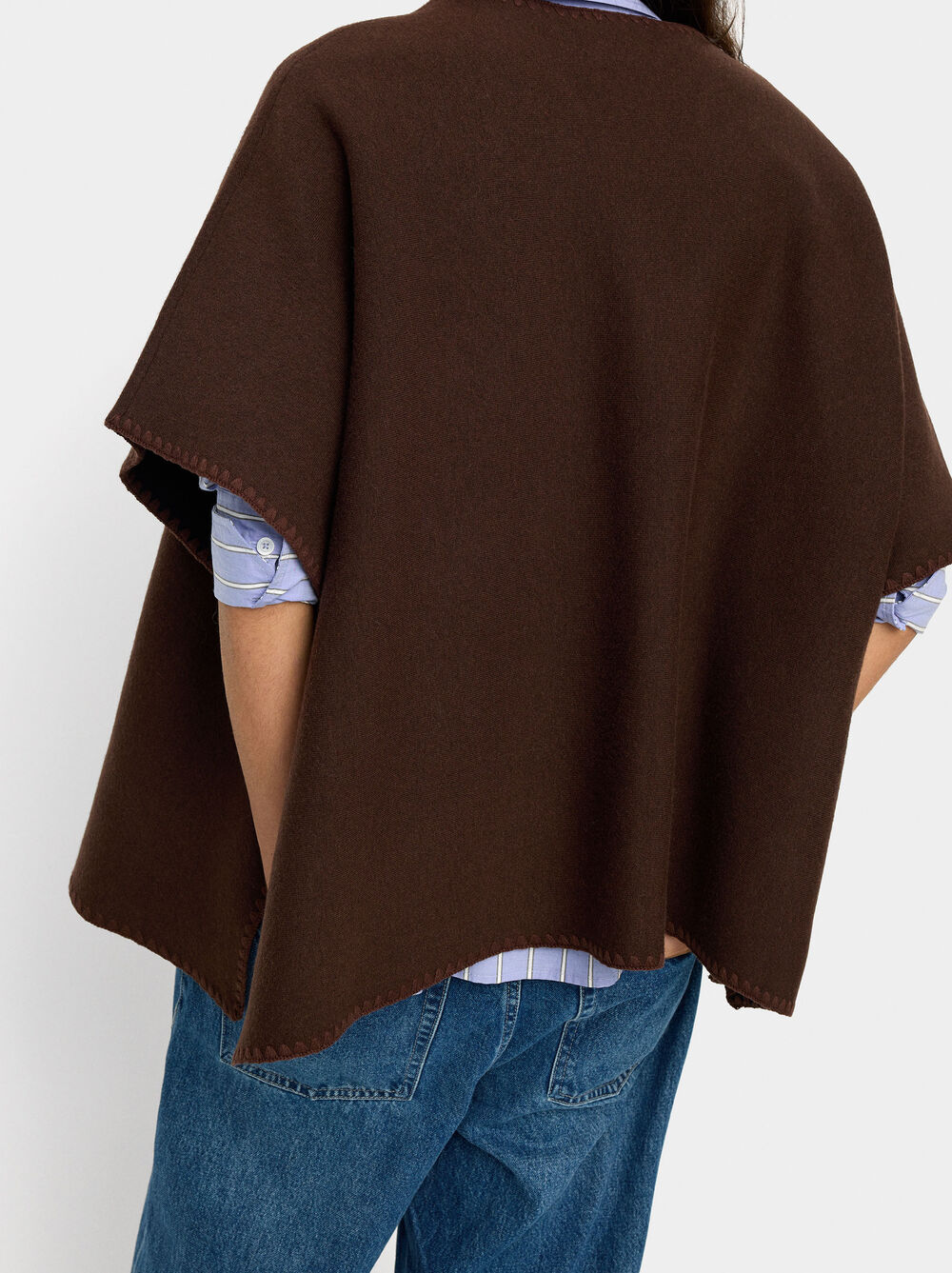 Poncho de malha com fivela