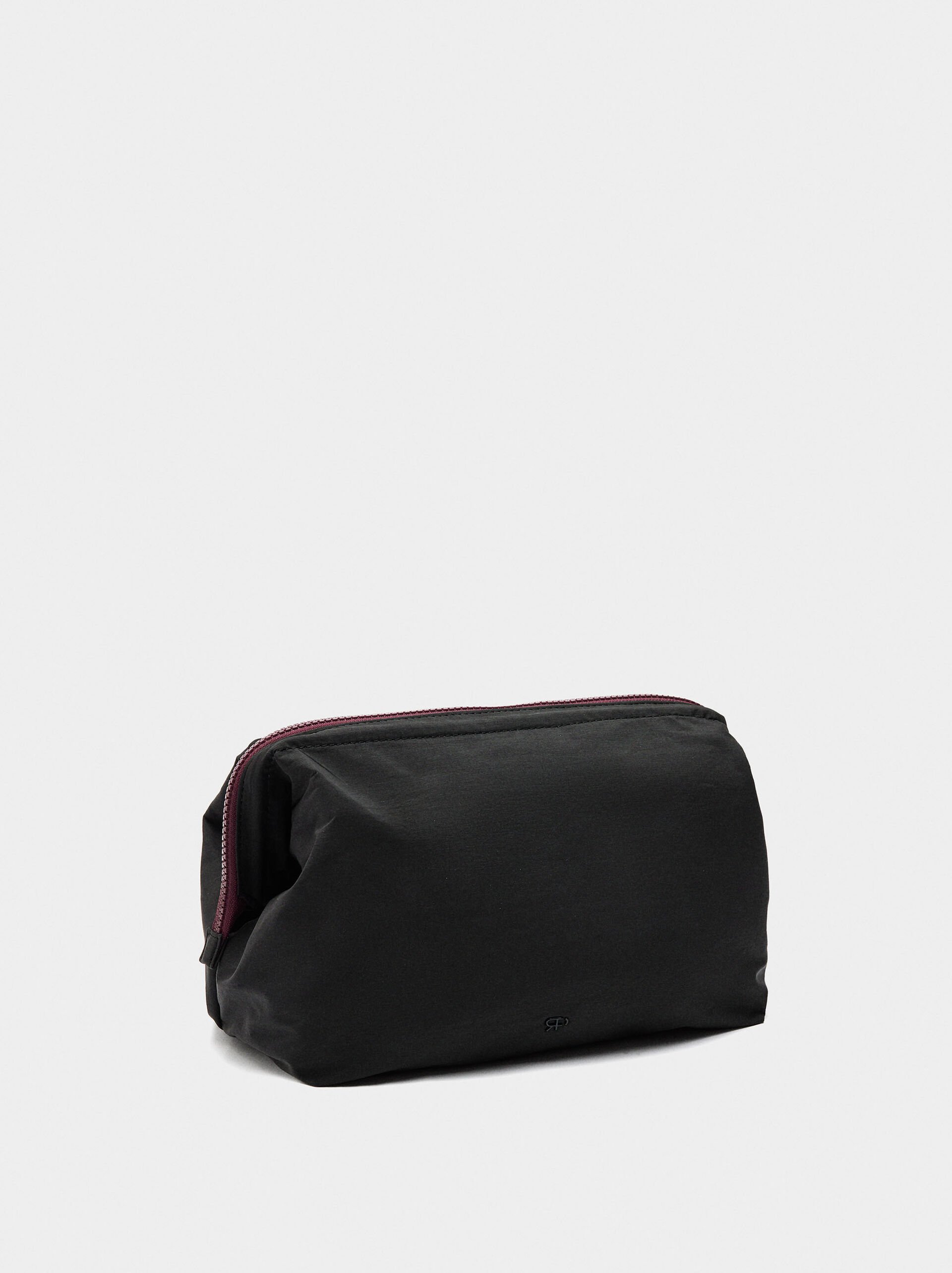 Plain nylon necessaire image number 2.0