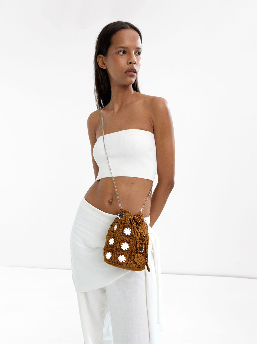 Mesh bucket bag with mirror details
