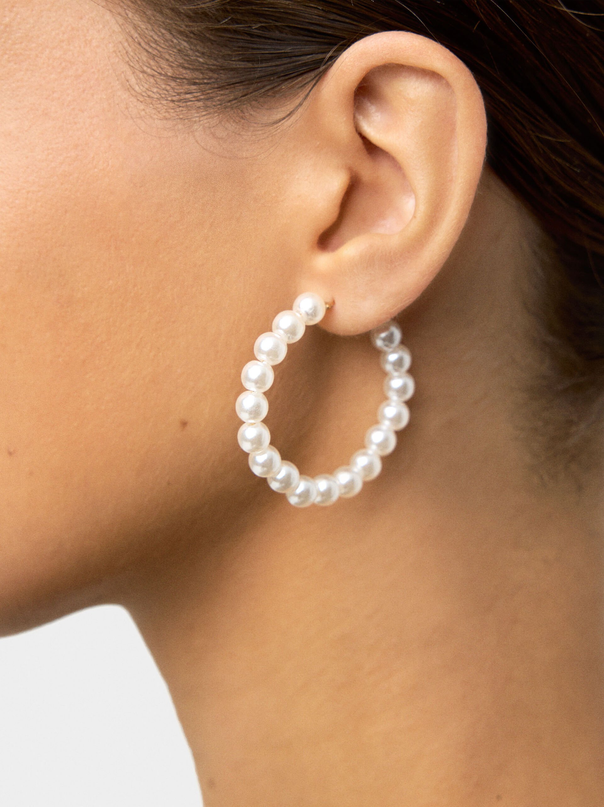 Hoop earrings with pearls image number 1.0