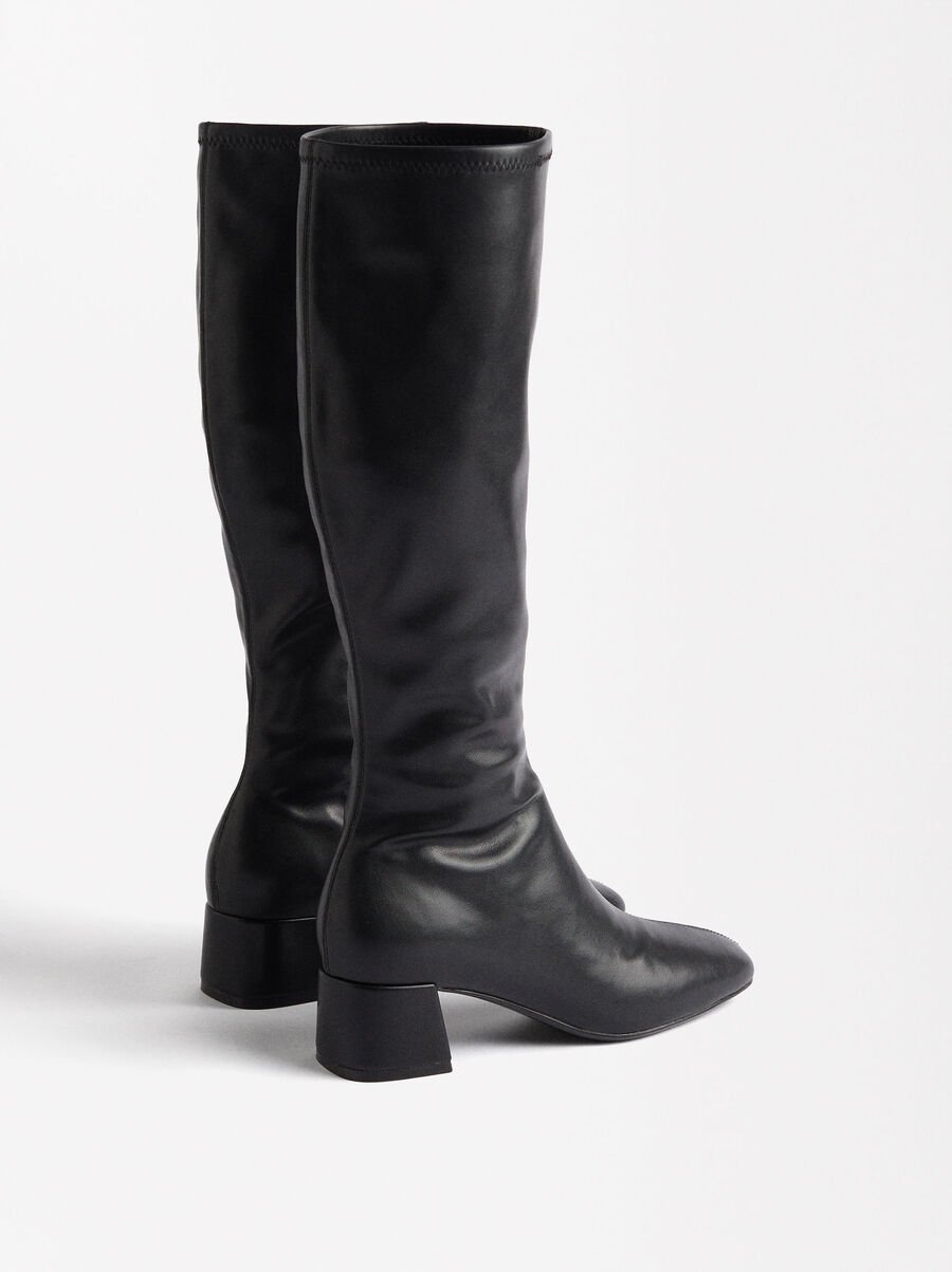 Long boots with heel