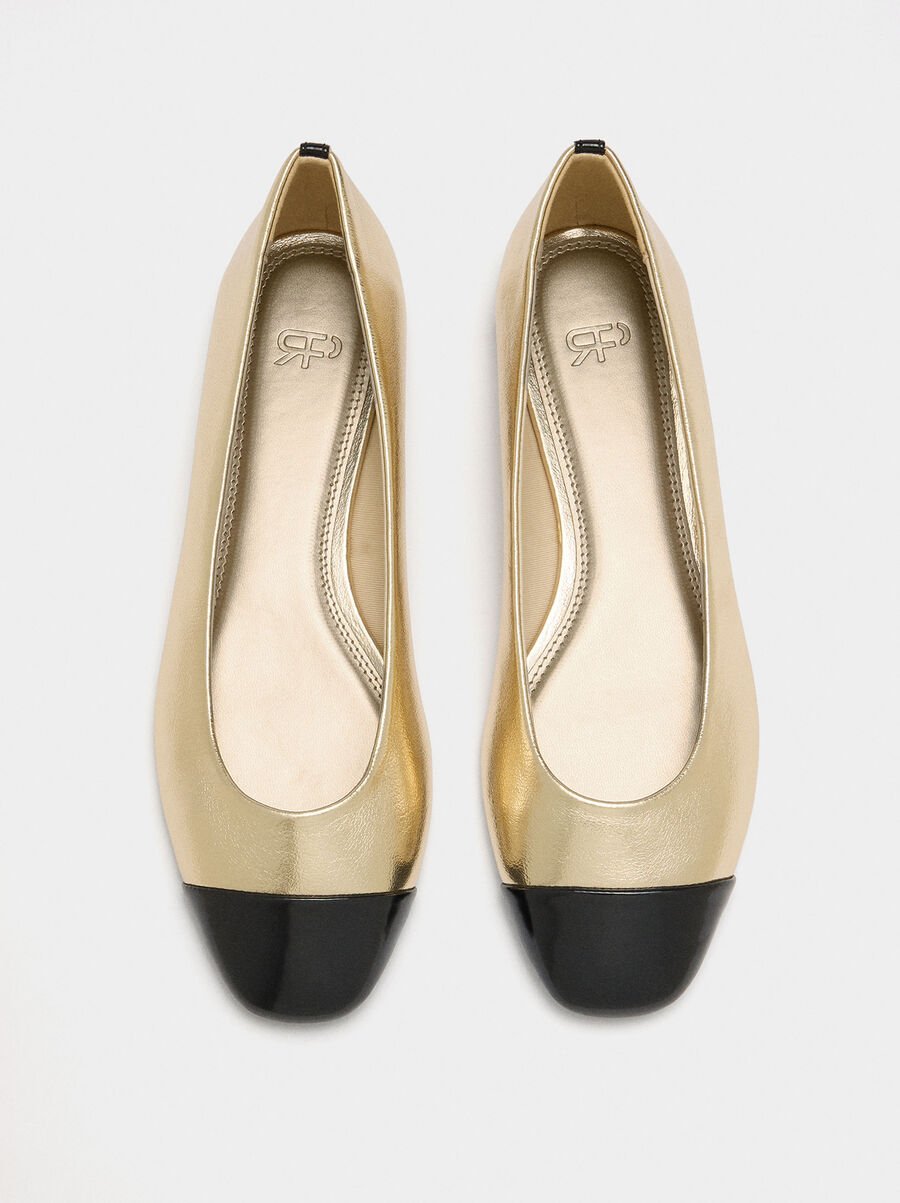 Ballet flats with contrast