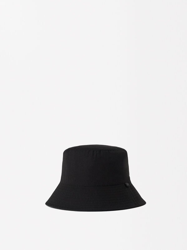 Reversible bucket hat