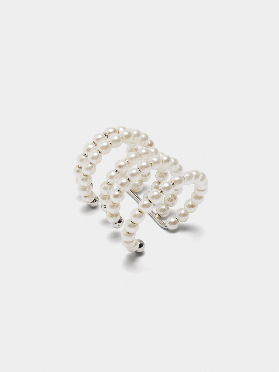 Earcuff with pearl hoop earrings