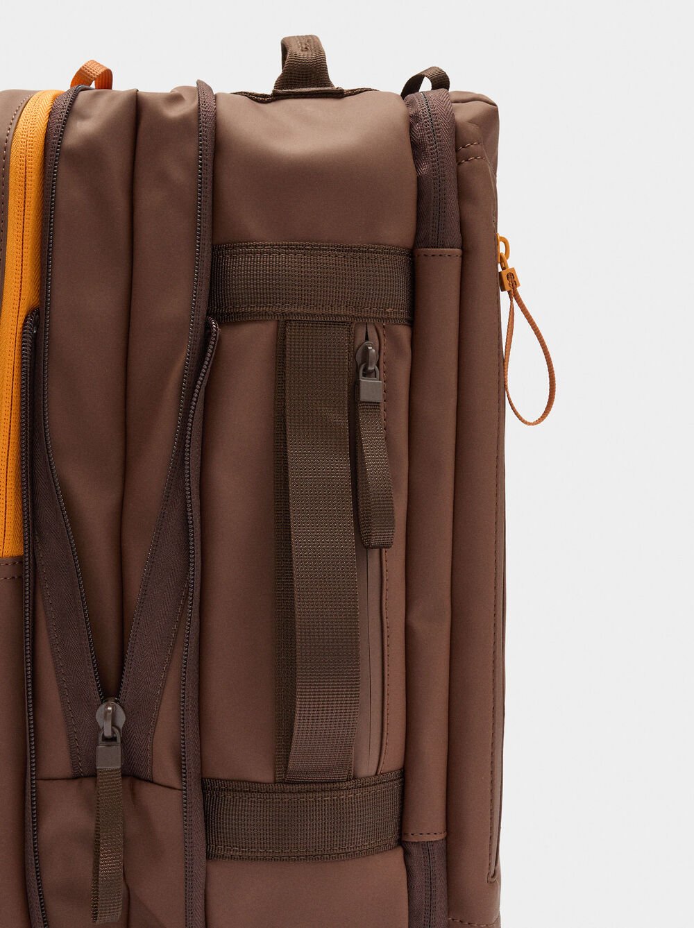 Plain cabin backpack with contrast
