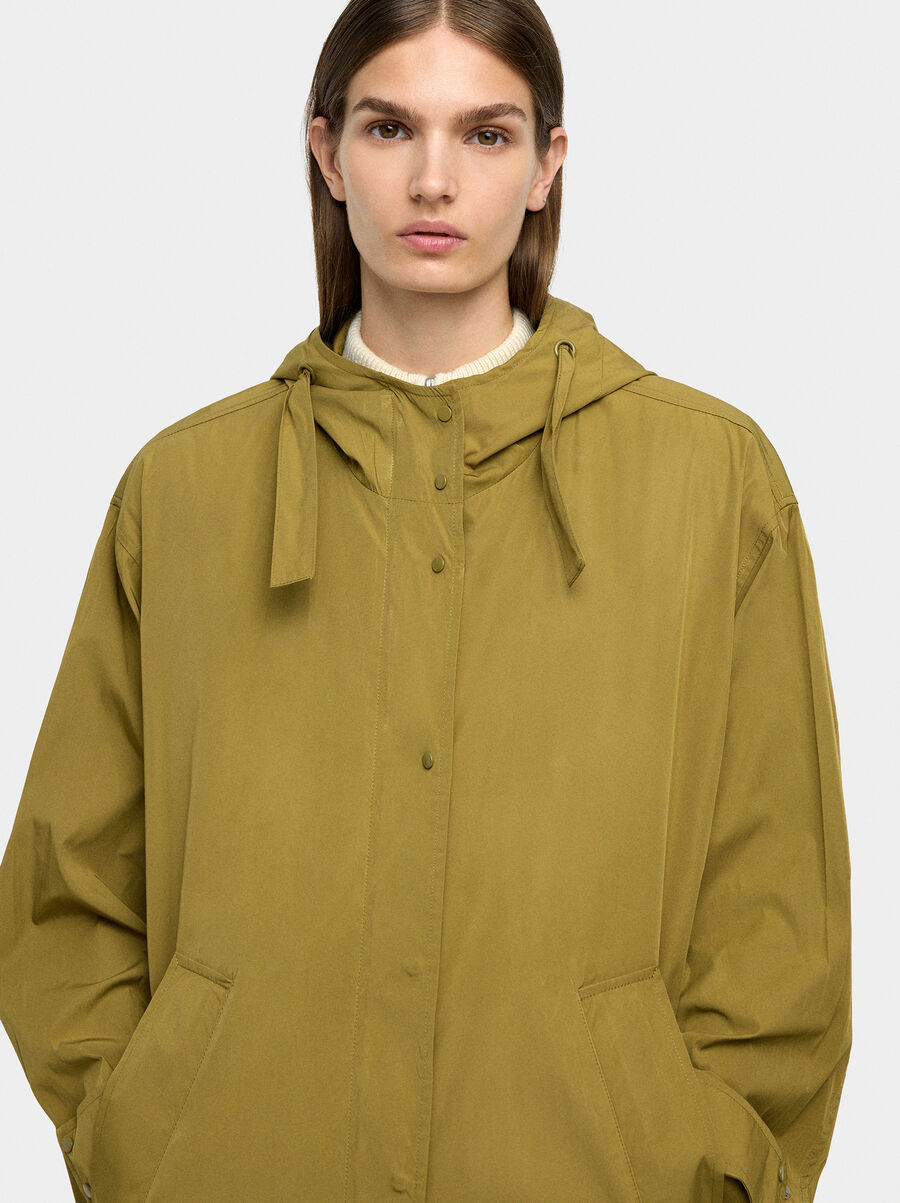 Parka con capucha