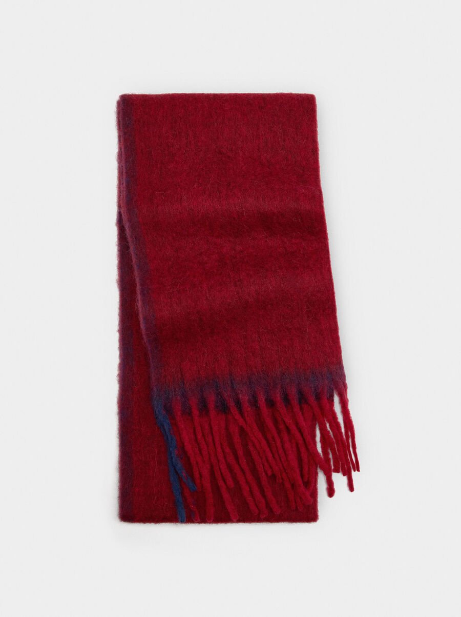 Scarf made of wool blend with fringes