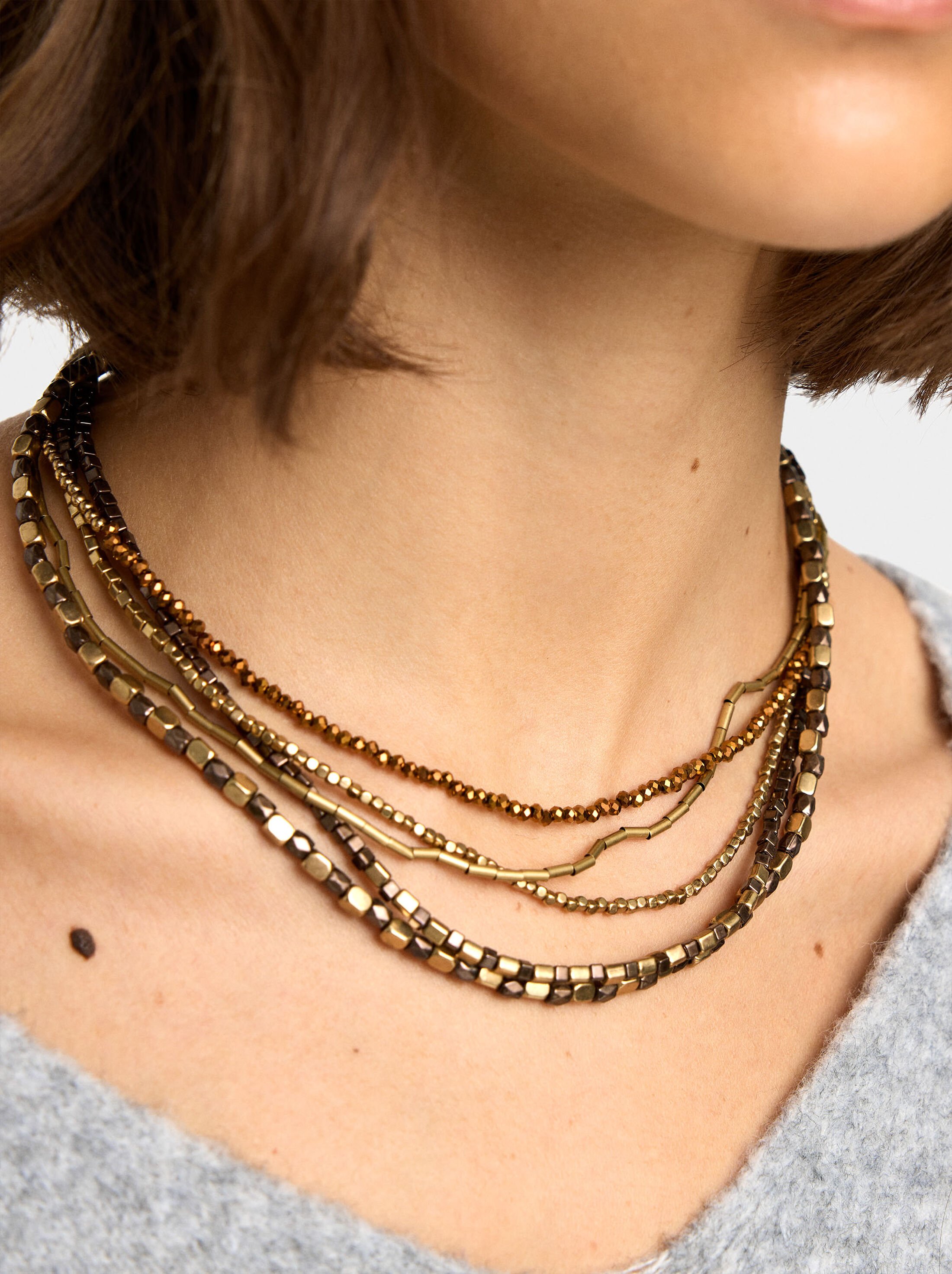 Collaret múltiple curt amb comptes image number 1.0