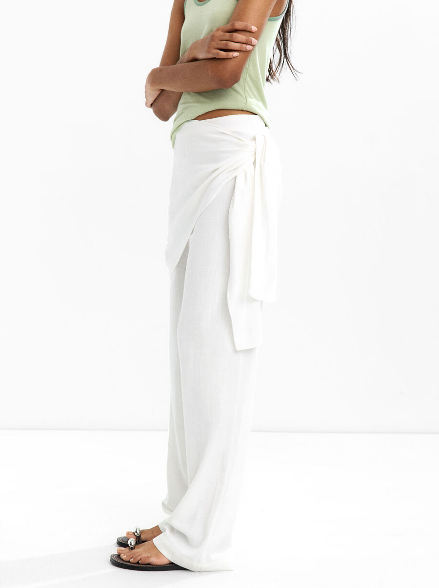 Wrap trousers with a knot