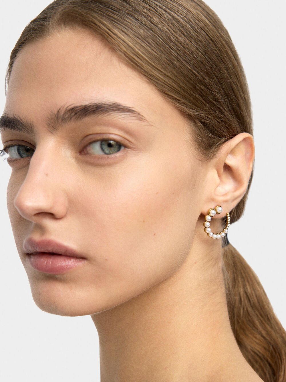 Circle earrings with pearls