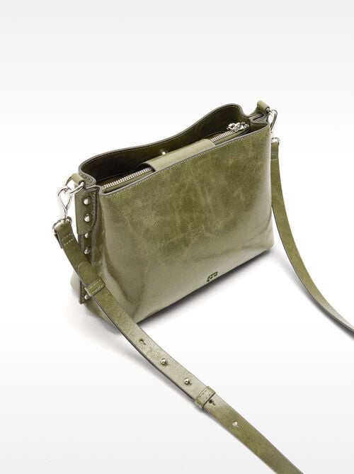 Bolso de hombro con tachuelas