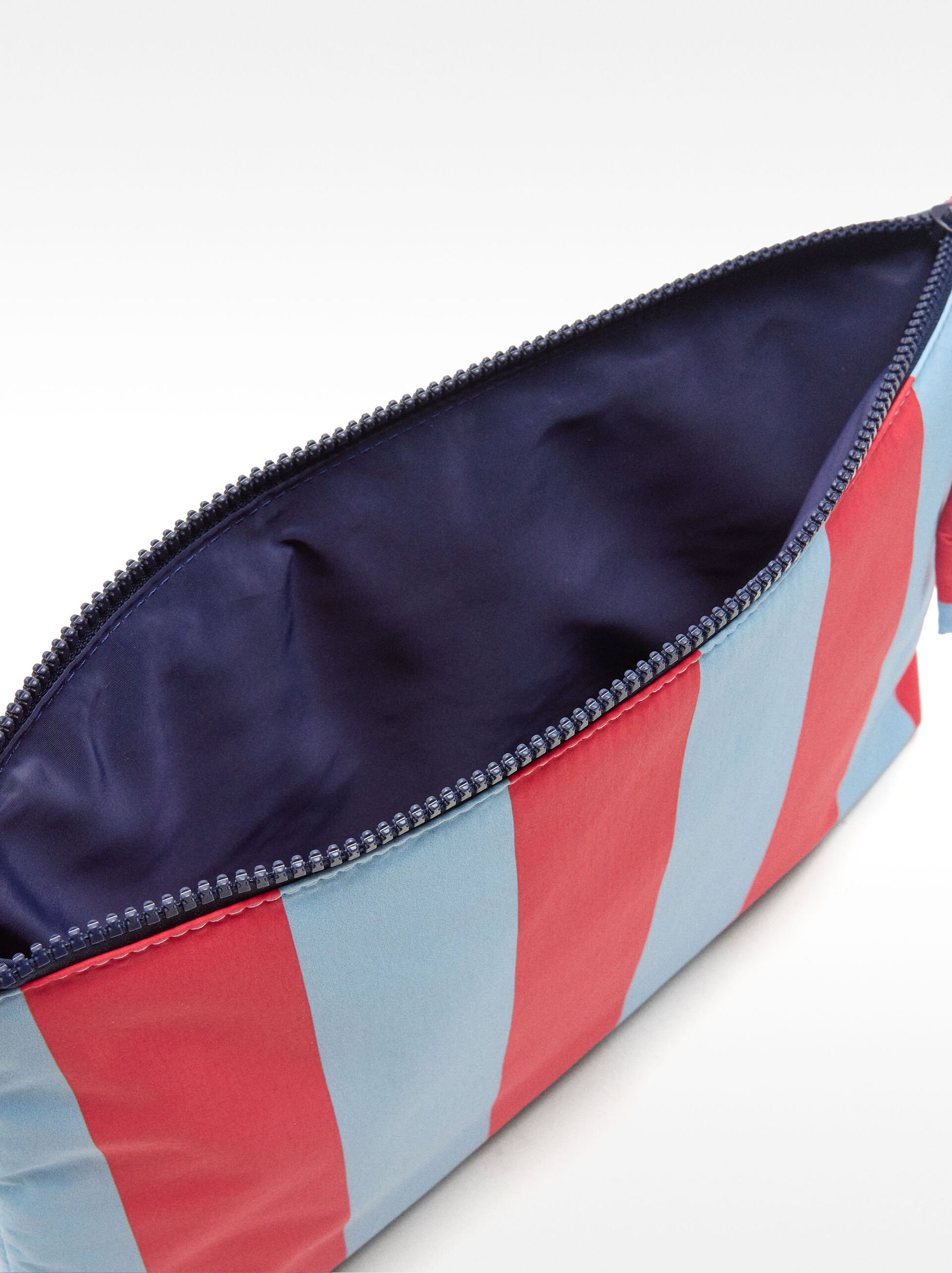 Bolso para cosméticos de nylon a rayas image number 3.0