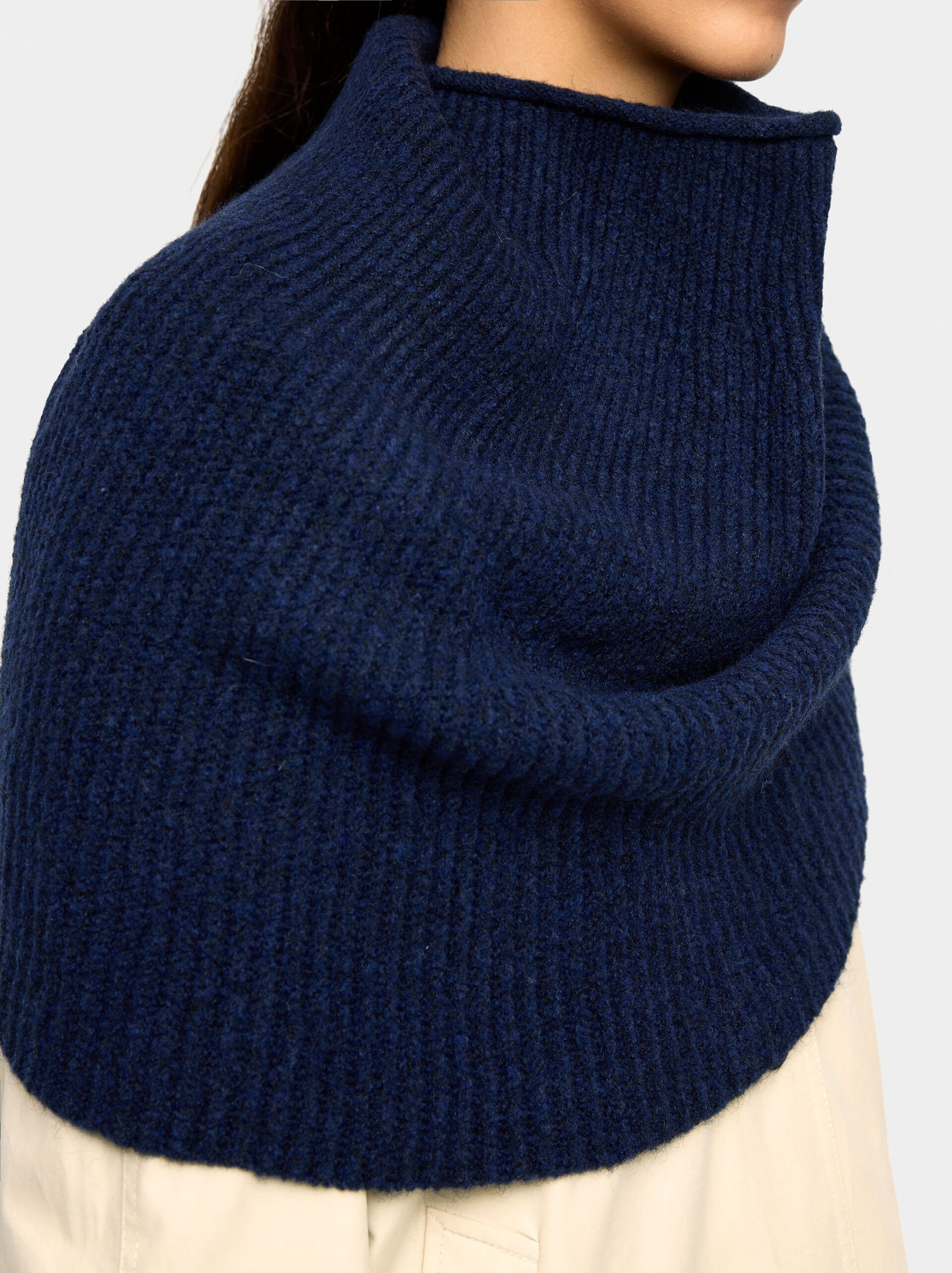 Gerippter Umhang image number 1.0