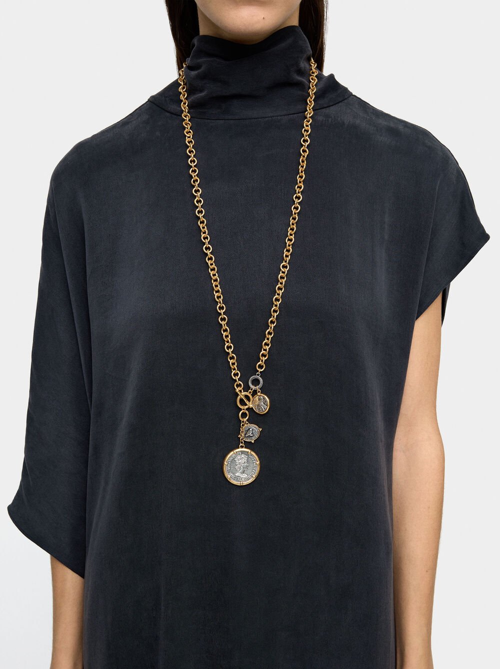 Collaret bicolor de baules amb monedes