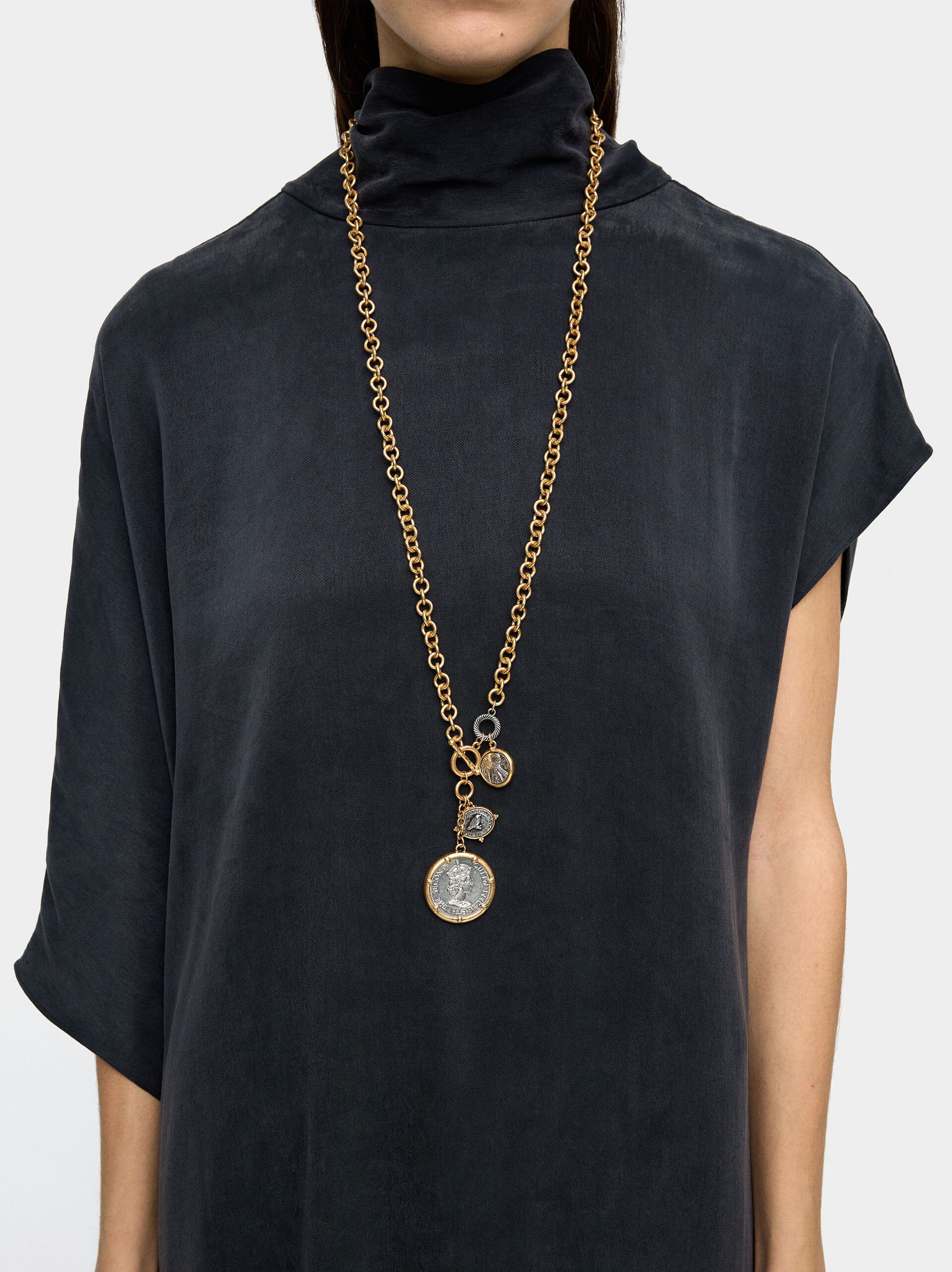 Bicolor necklace of links with coins image number 1.0