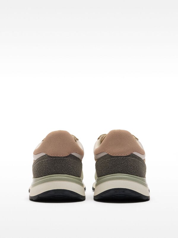 Contrast sneakers