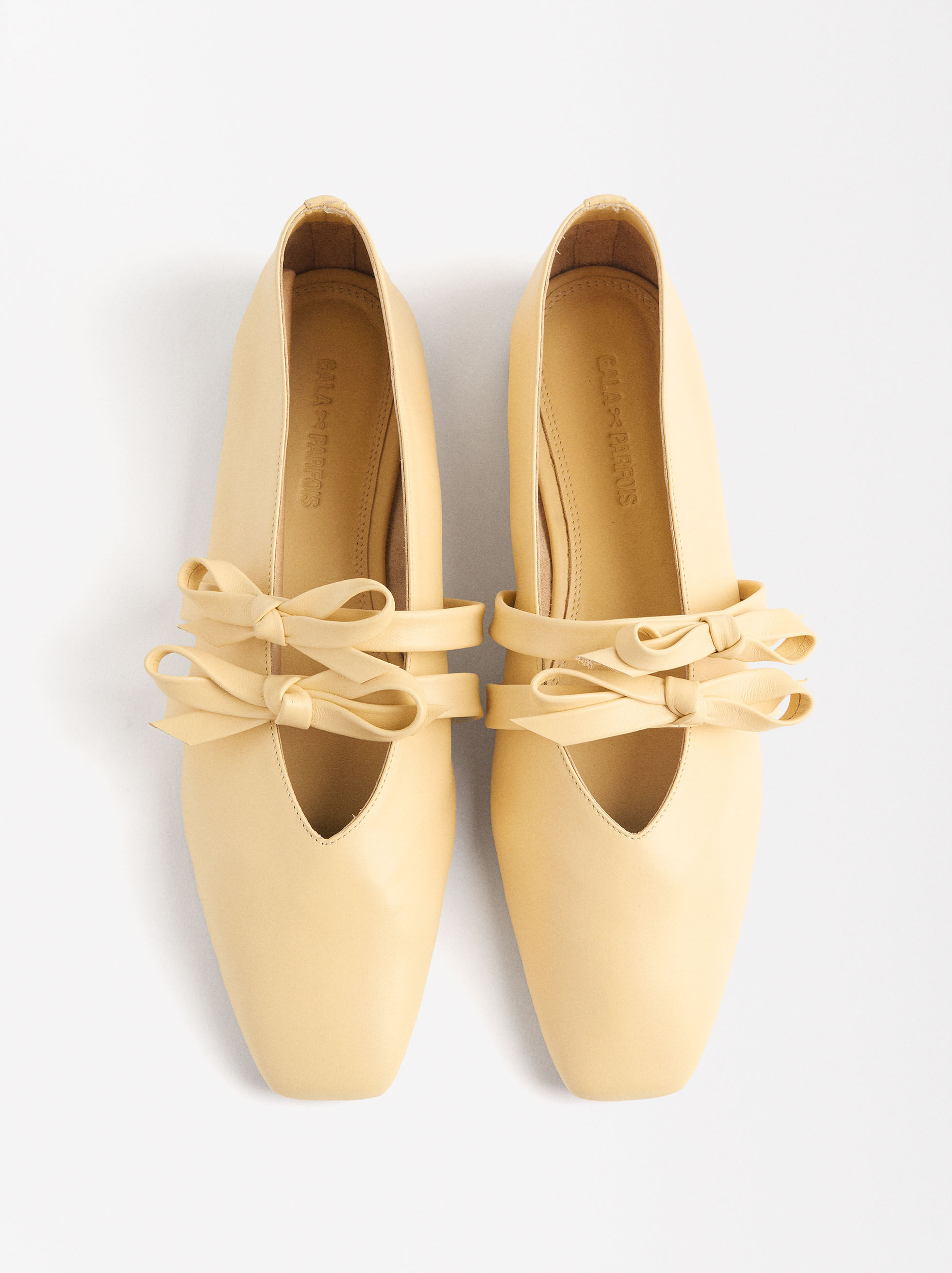 Flats with bows on them discount