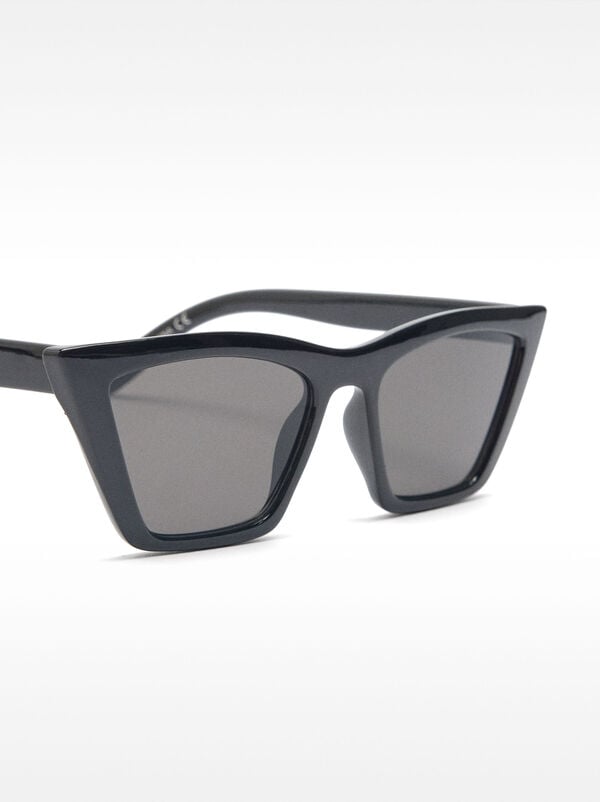 Cat eye sunglasses