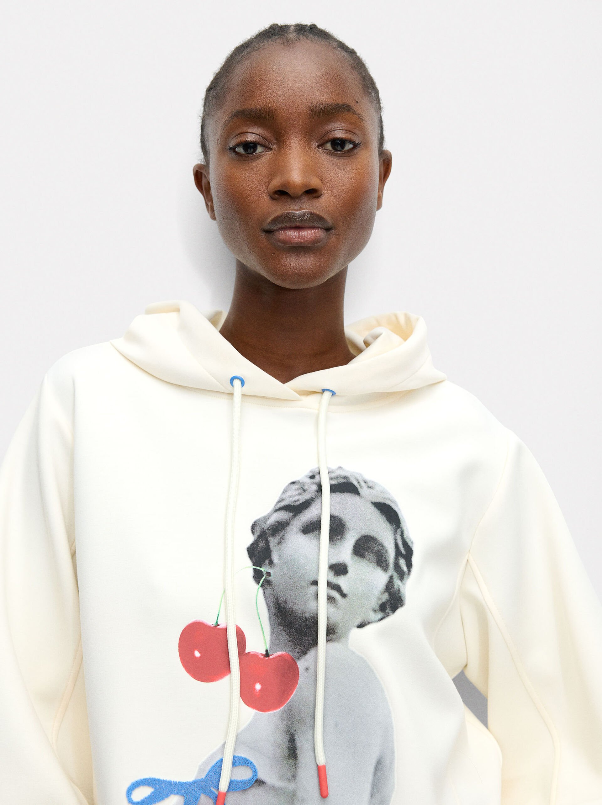 Sudadera estampada con capucha image number 4.0