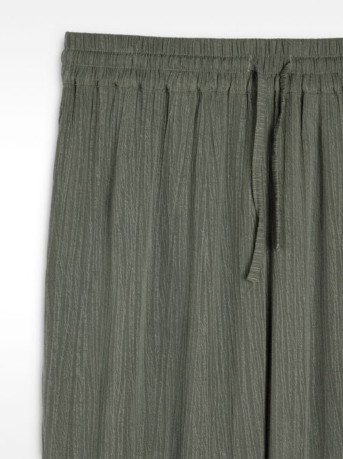 Pantalón fluido con cintura elástica