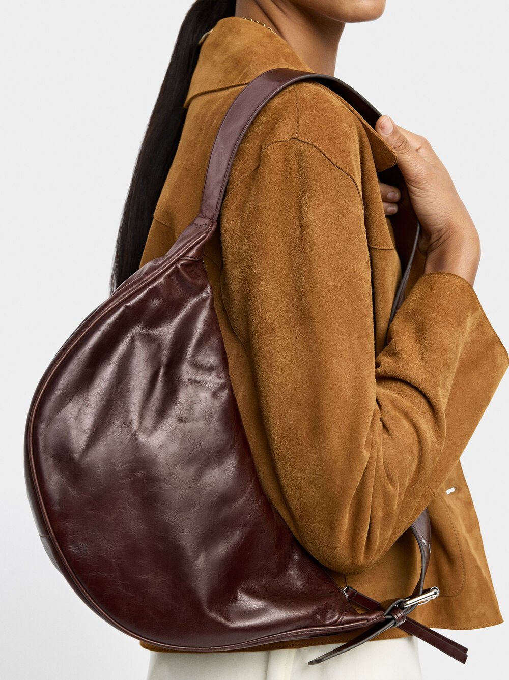 Sac hobo en cuir avec clous