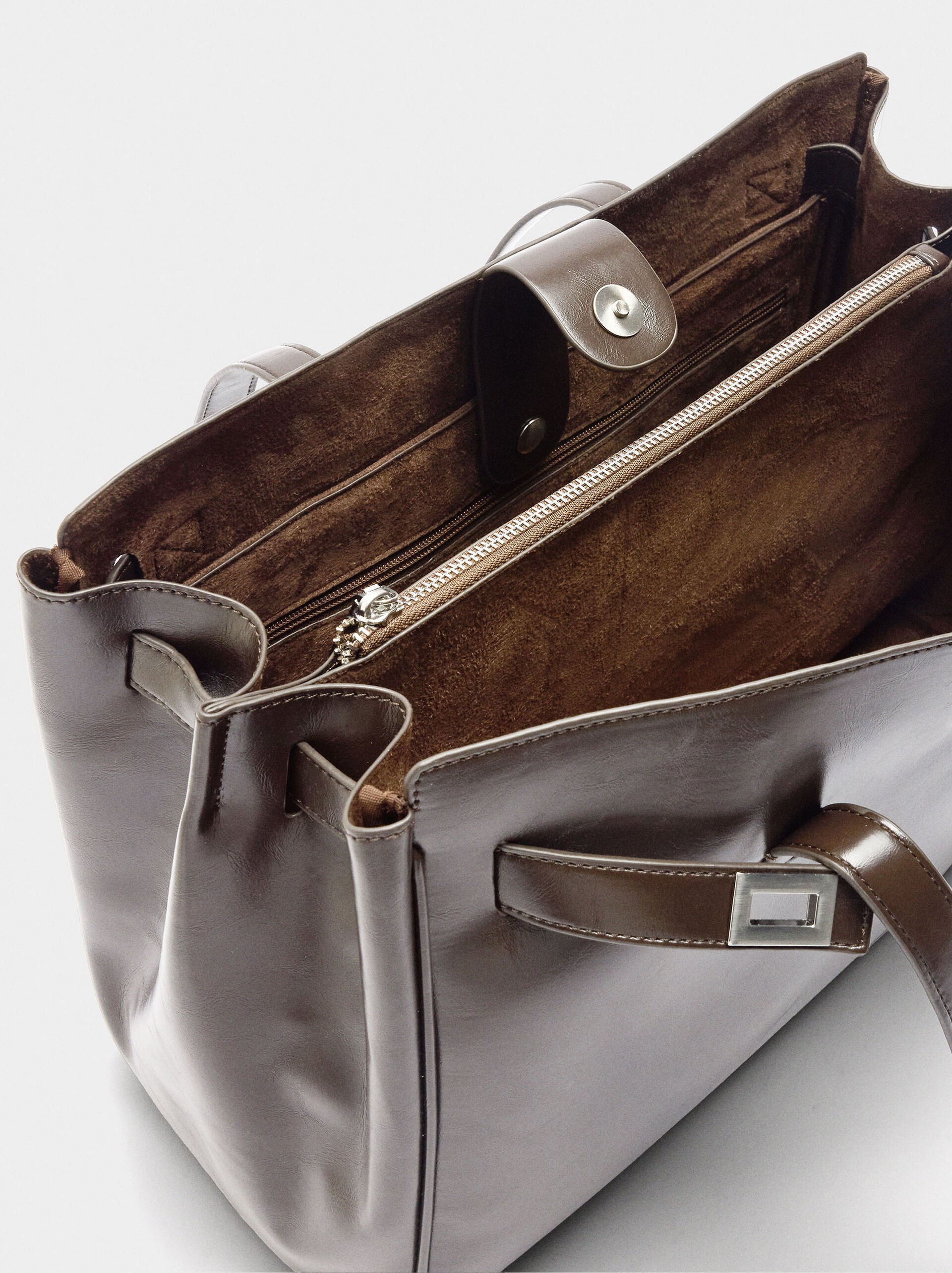 Laptop bag with pendant image number 4.0
