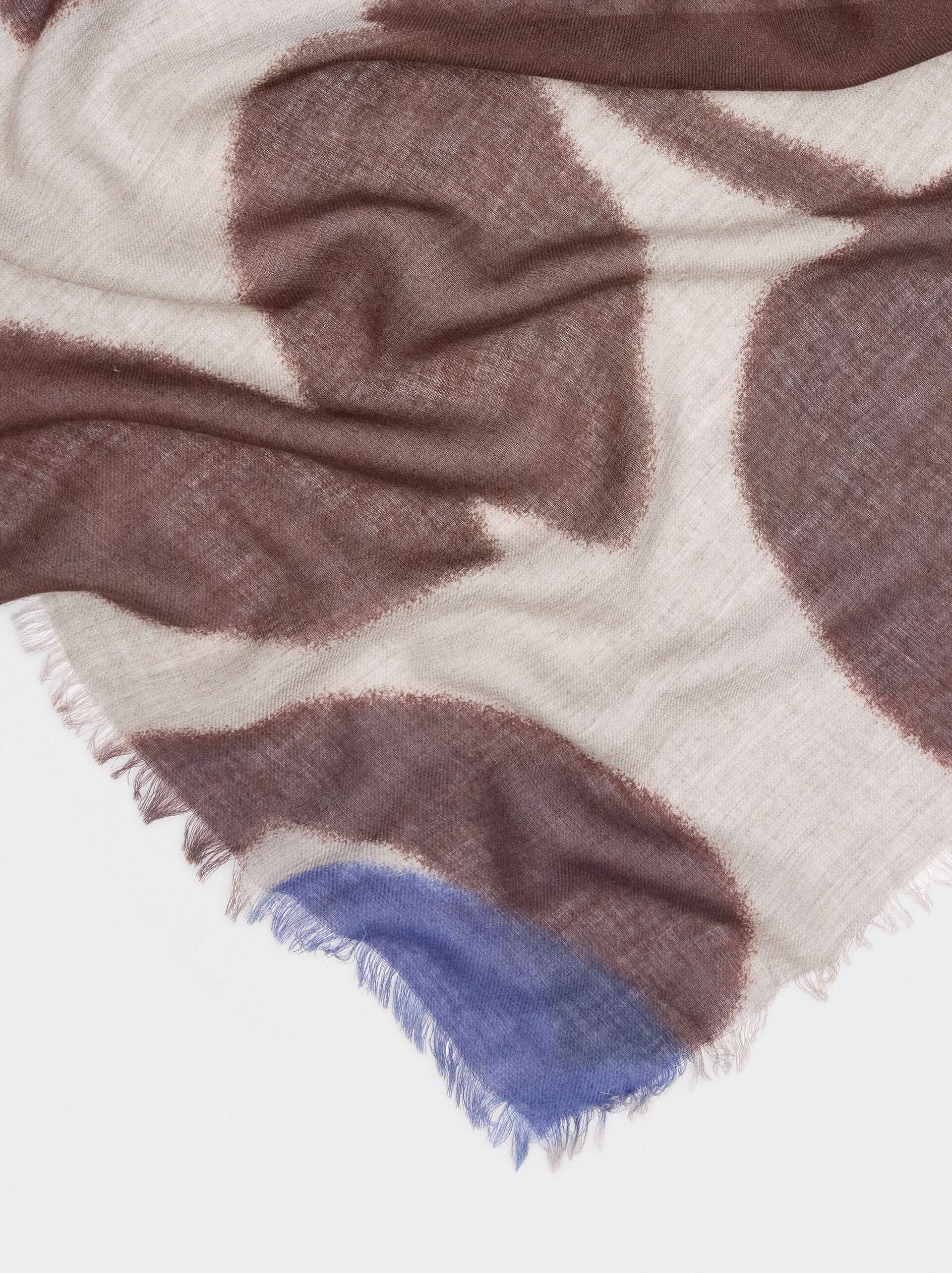 Printed scarf made of wool and cotton image number 2.0