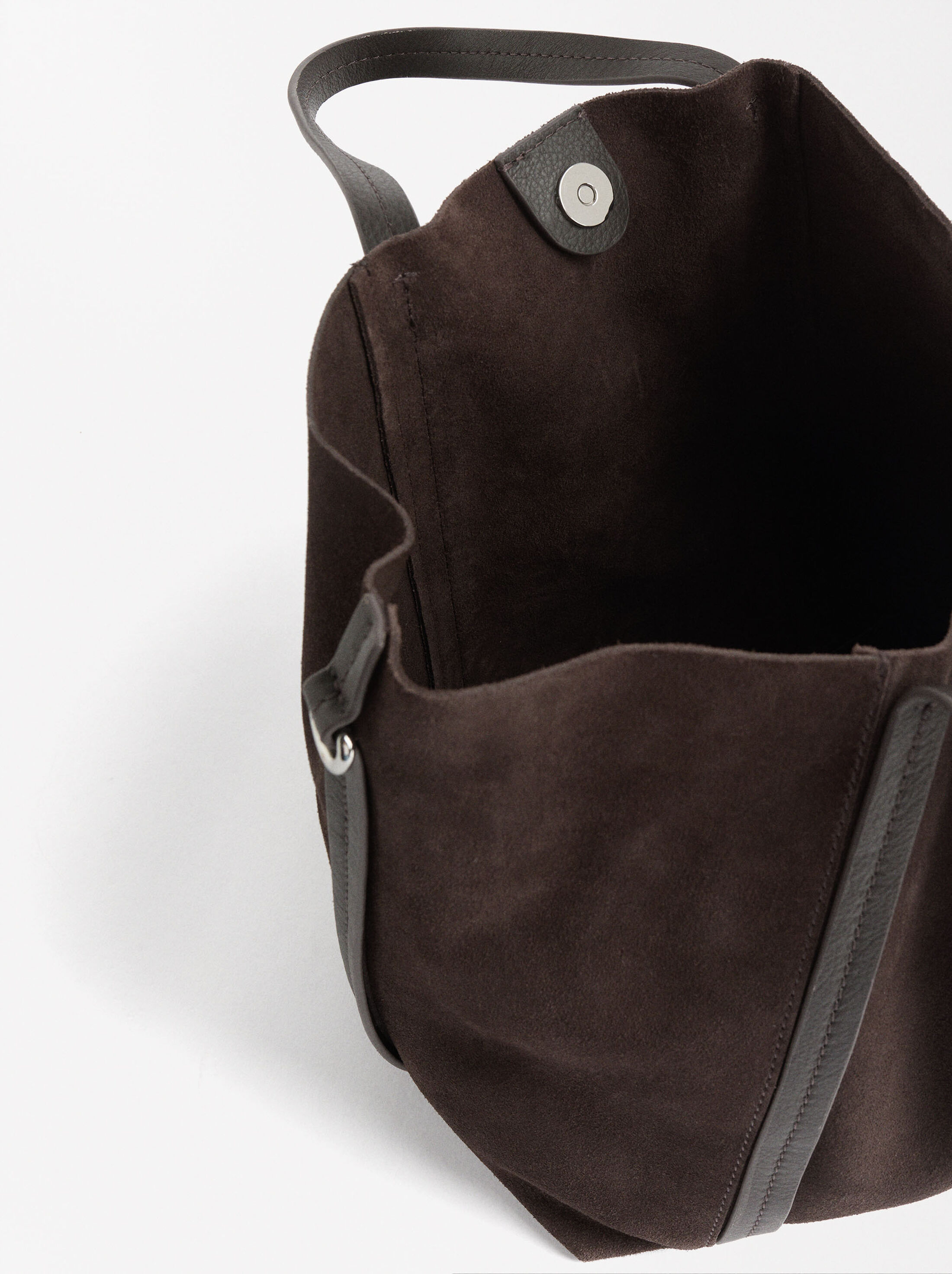 Leather tote bag with removable pouch image number 5.0