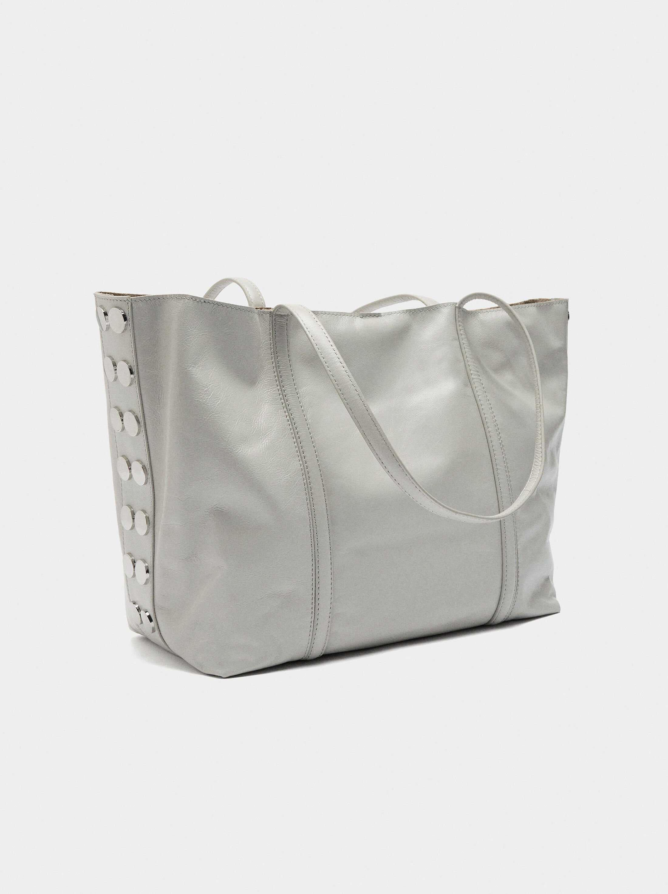 Bossa shopper de piel con studs image number 4.0
