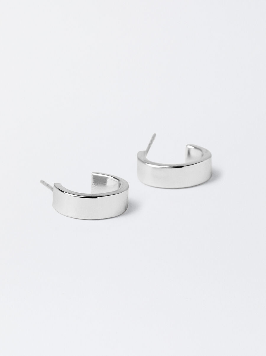 Basic small hoop earrings
