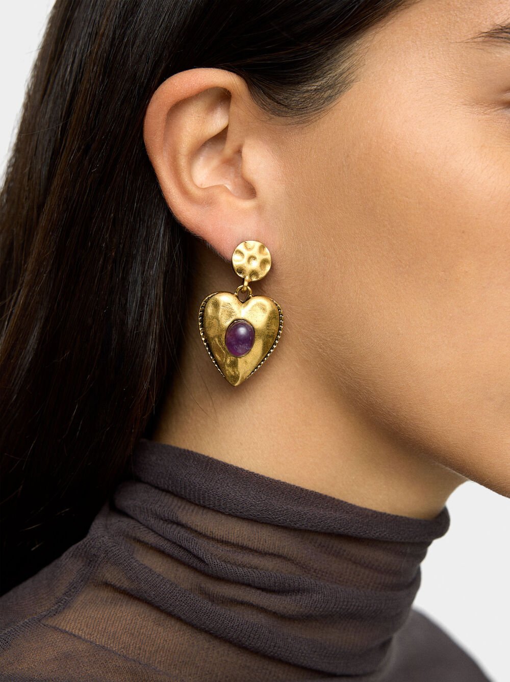 Heart earrings with stone